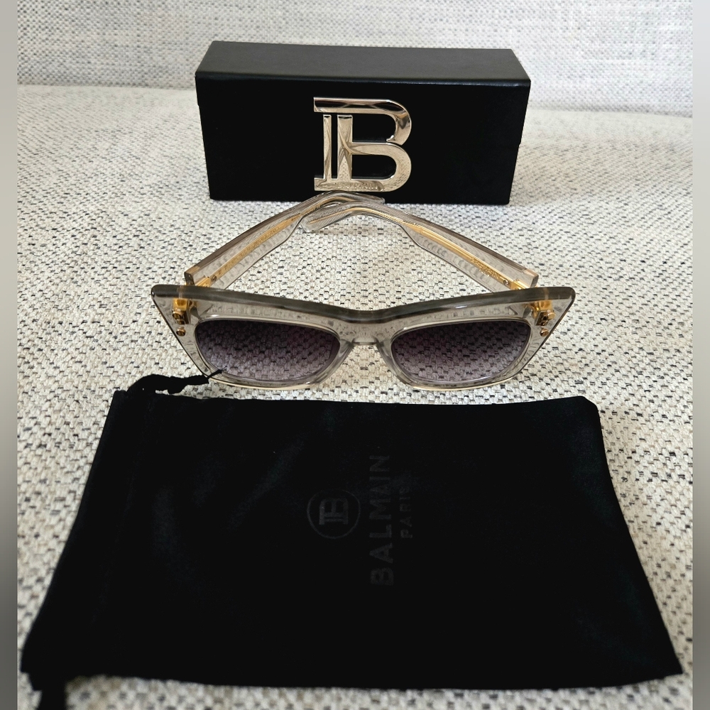 NWB BALMAIN PARIS Full Rim Cat Eye Shape Gray Gold Logo Sunglasses Made In Japan